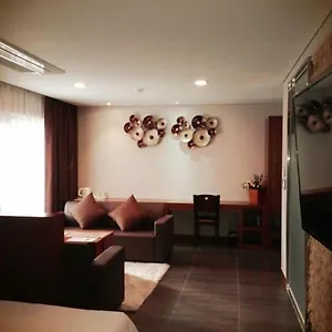 Reve Business Motel